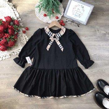 Váy đuôi cá cổ sen kẻ burberry size 6-10